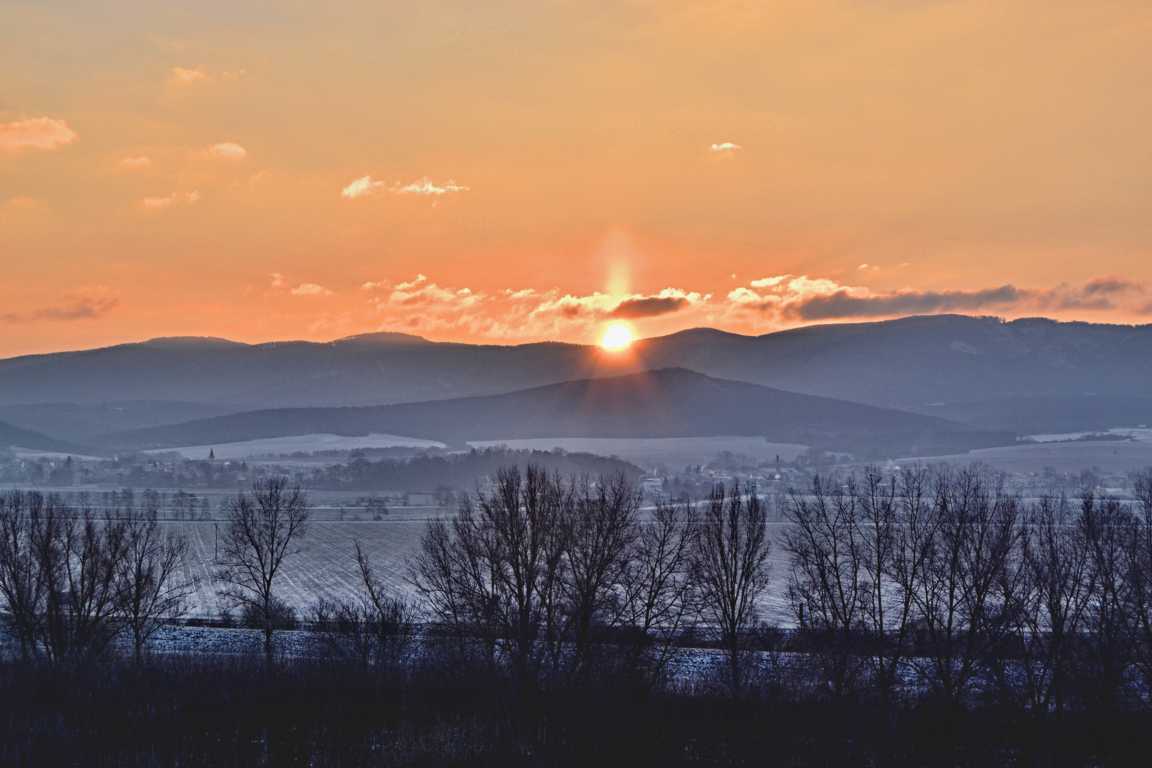 Východ slnka nad Tribčom Foto: D. Šildová